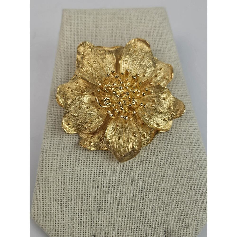 Kenneth Jay‎ Lane Dogwood Flower Pin/Brooch